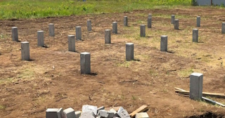 Фундамент на забивных жб сваях под ключ в Волхове - фундамент из забивных железобетонных свай цена от 3218 руб/м2